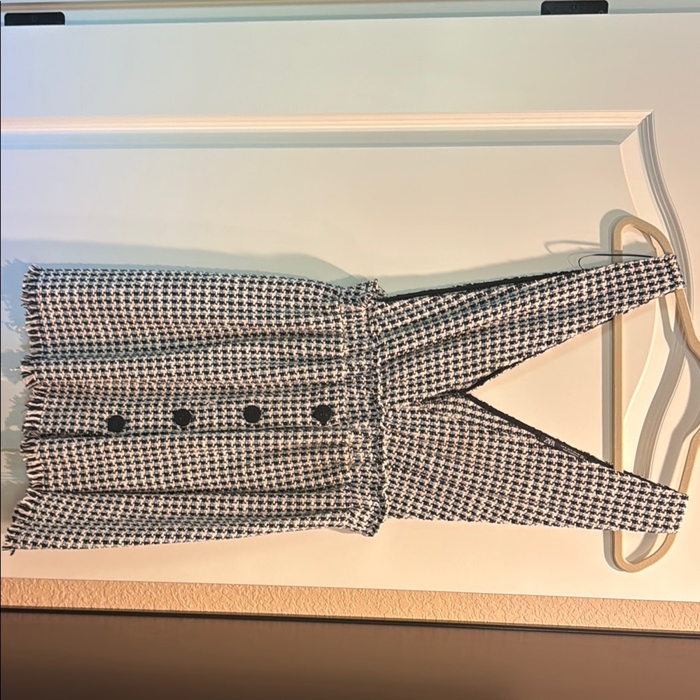Stylish Houndstooth Dress with Black Buttons